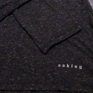25% BUNDLE DISCOUNT! Oakley t shirt hoodie